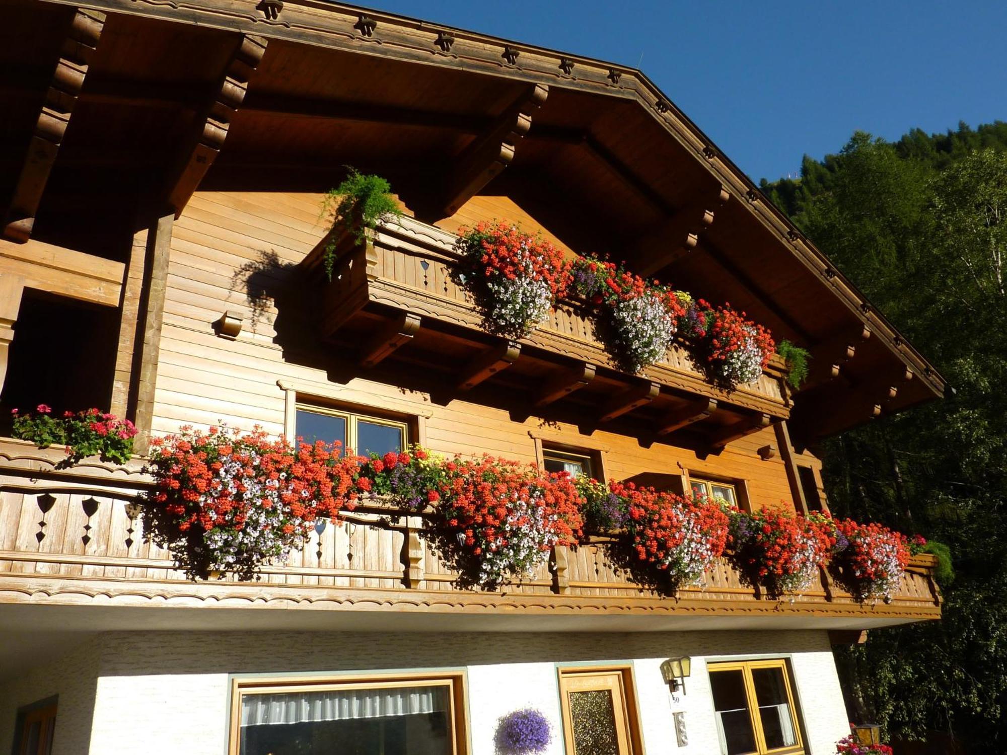 Pension Appartement Ambrosi Heiligenblut Exteriör bild