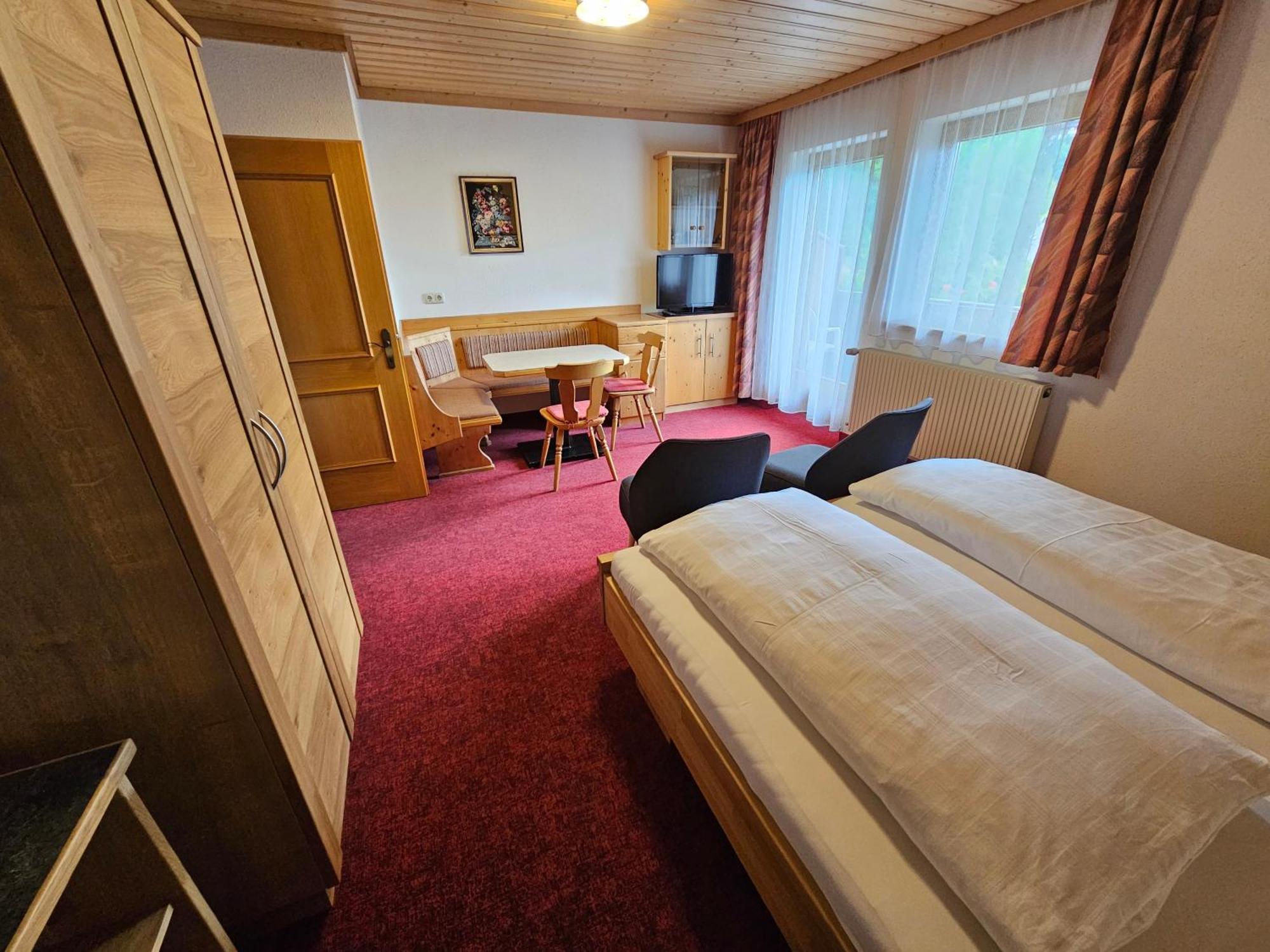 Pension Appartement Ambrosi Heiligenblut Exteriör bild