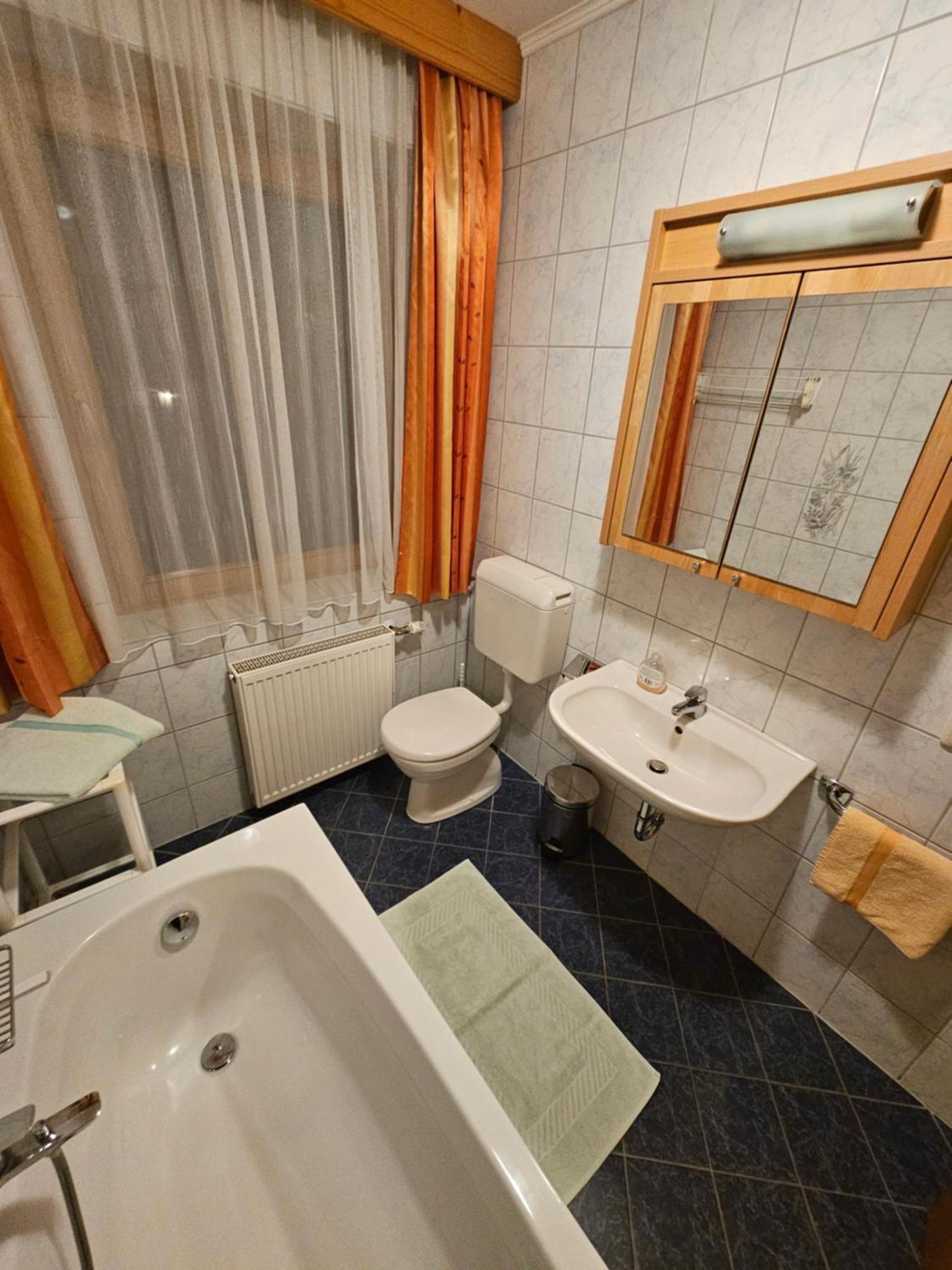 Pension Appartement Ambrosi Heiligenblut Exteriör bild