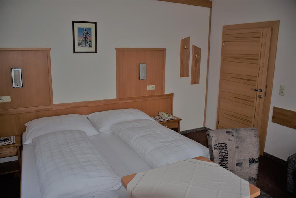 Pension Appartement Ambrosi Heiligenblut Exteriör bild