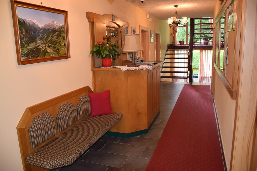Pension Appartement Ambrosi Heiligenblut Exteriör bild