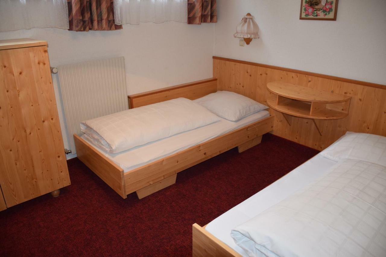 Pension Appartement Ambrosi Heiligenblut Exteriör bild