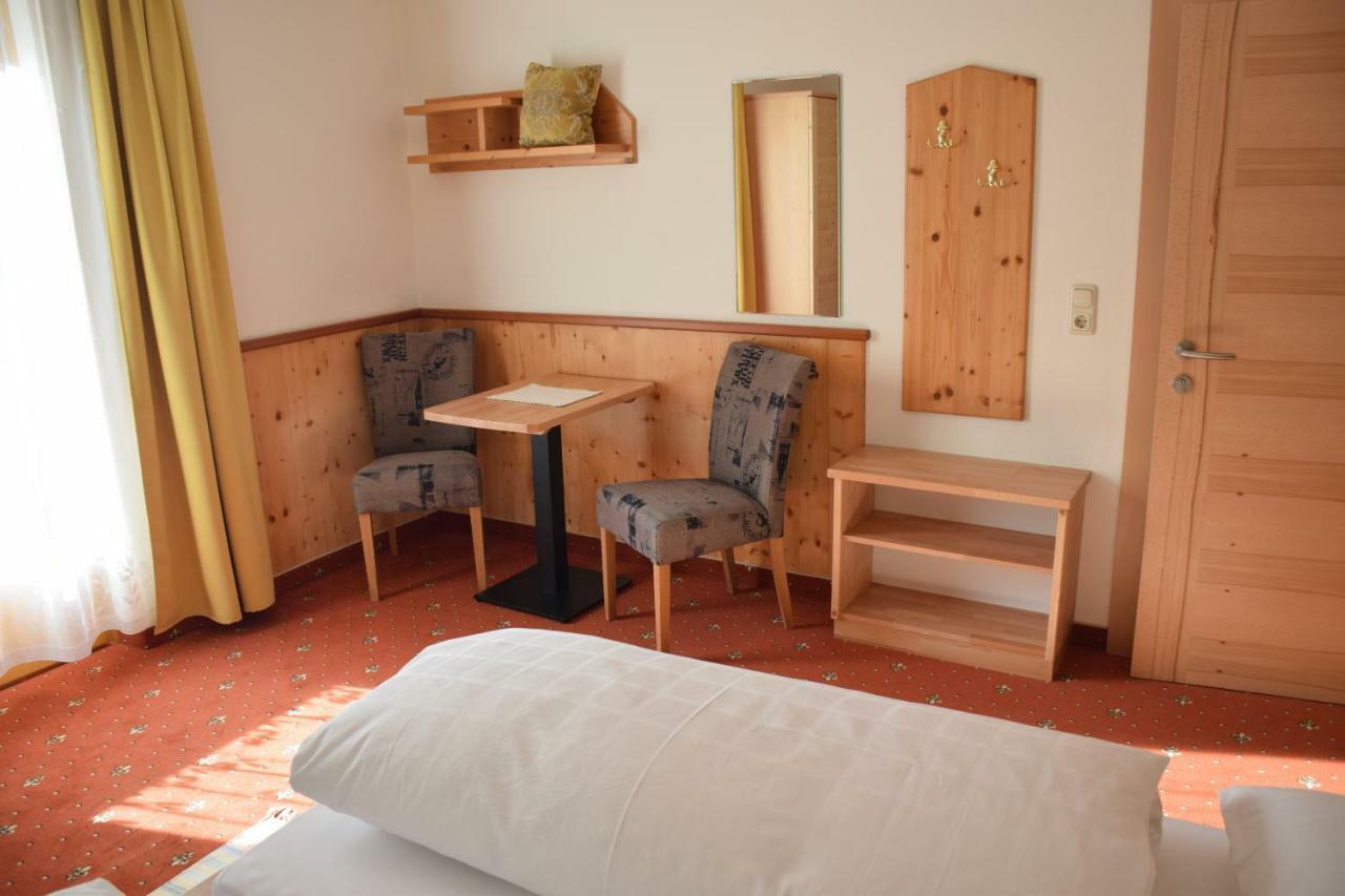 Pension Appartement Ambrosi Heiligenblut Exteriör bild